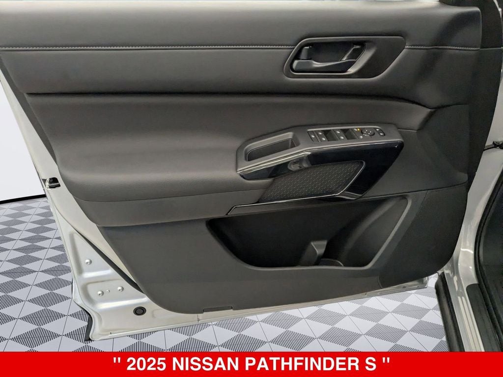 2025 Nissan Pathfinder S