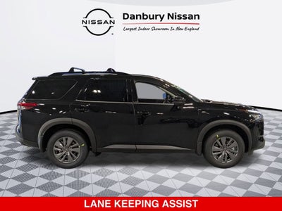 2025 Nissan Pathfinder SV