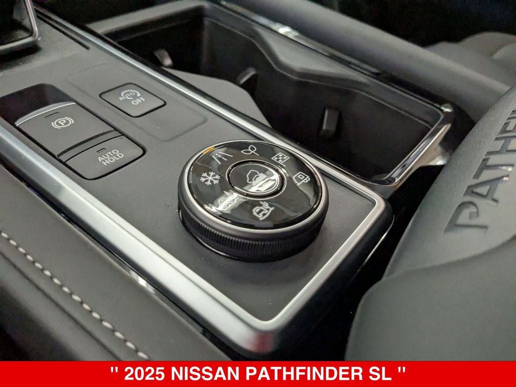 2025 Nissan Pathfinder SL