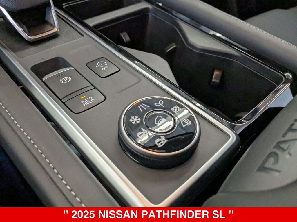 2025 Nissan Pathfinder SL