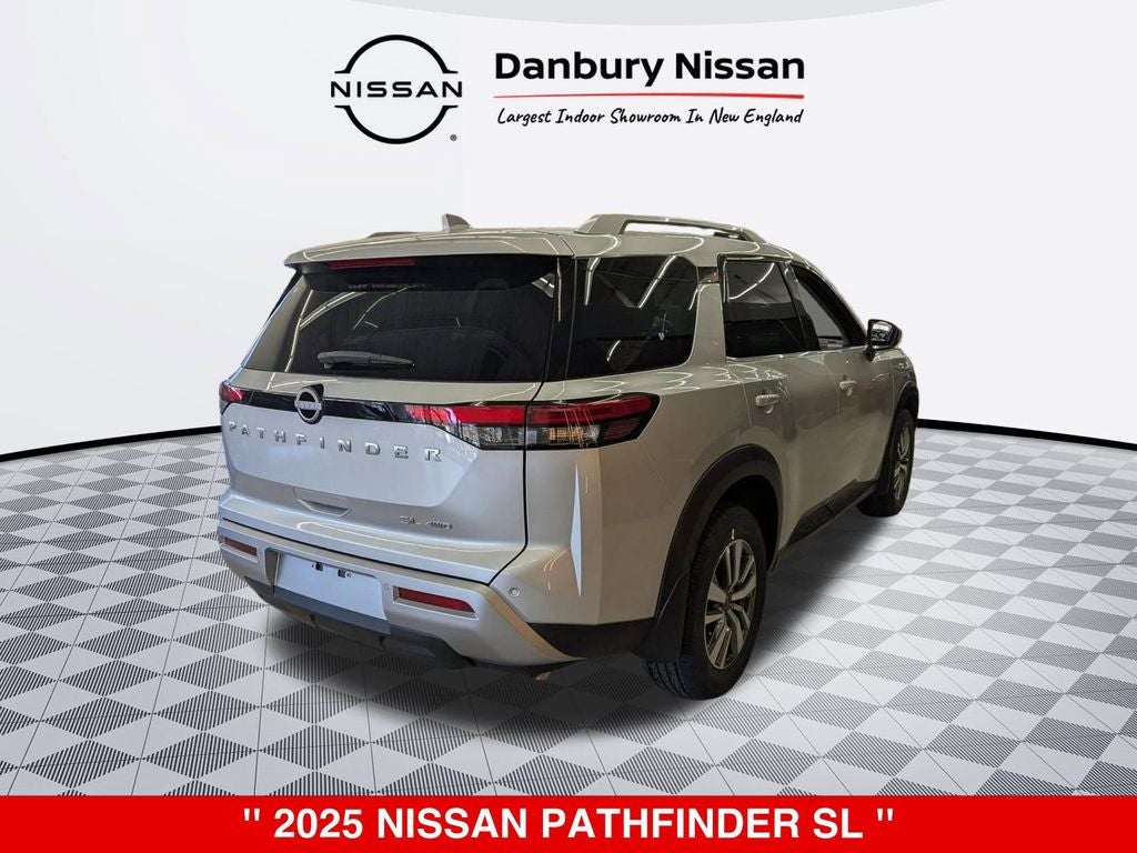 2025 Nissan Pathfinder SL