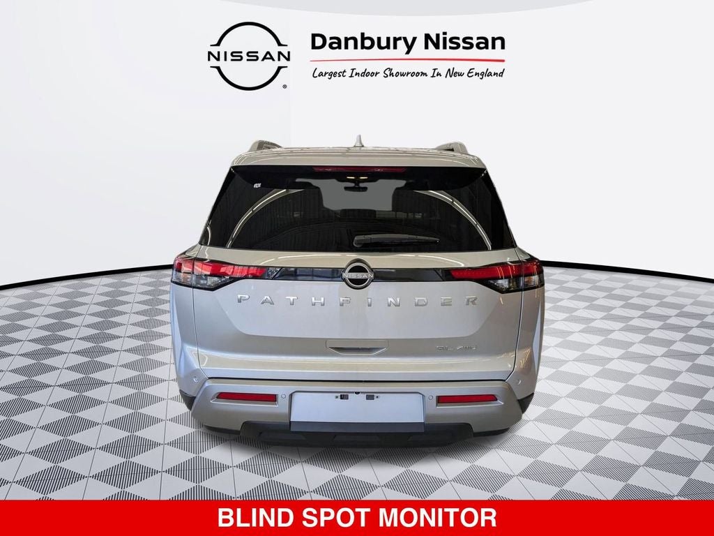 2025 Nissan Pathfinder SL