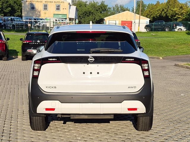 2025 Nissan Kicks SV