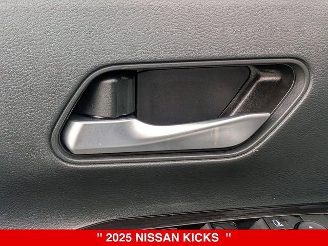 2025 Nissan Kicks Base