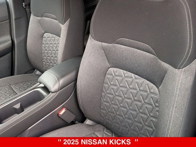 2025 Nissan Kicks Base