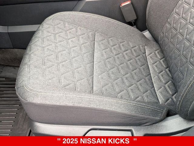 2025 Nissan Kicks Base