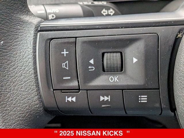 2025 Nissan Kicks Base