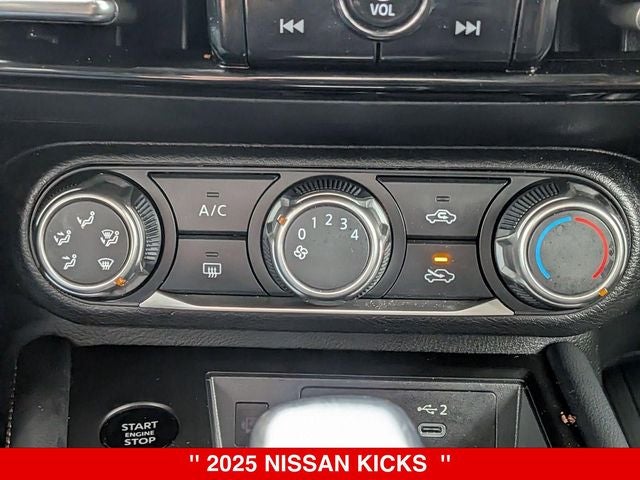 2025 Nissan Kicks Base