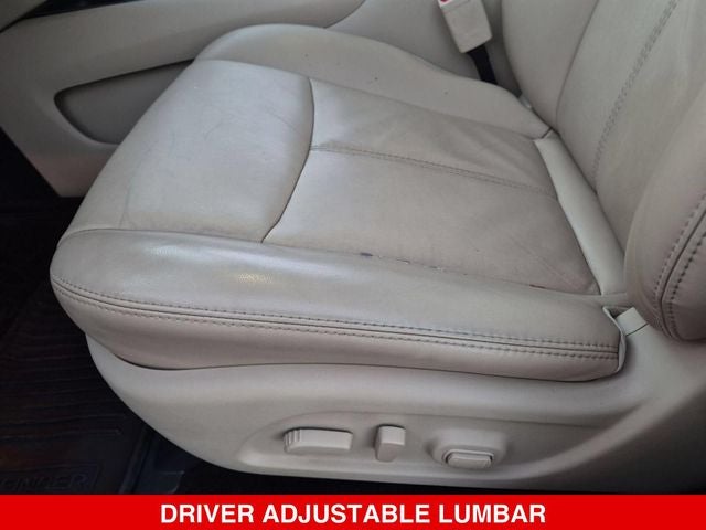2017 Nissan Pathfinder SL