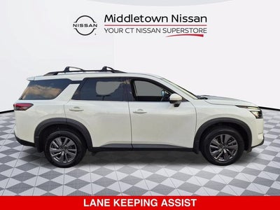 2024 Nissan Pathfinder SV