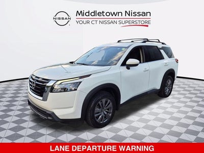 2024 Nissan Pathfinder SV