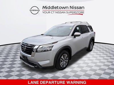 2022 Nissan Pathfinder SL