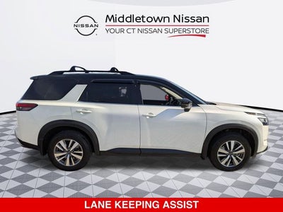 2023 Nissan Pathfinder SL