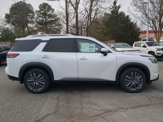 2025 Nissan Pathfinder SL