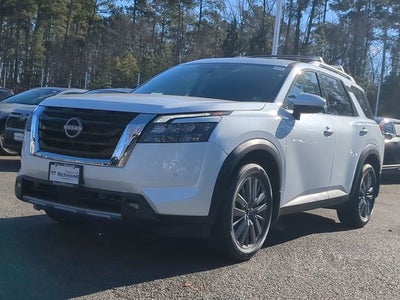 2025 Nissan Pathfinder SL