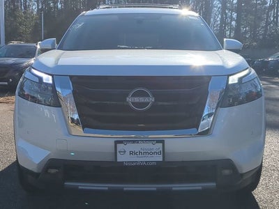 2025 Nissan Pathfinder SL