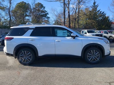 2025 Nissan Pathfinder SL