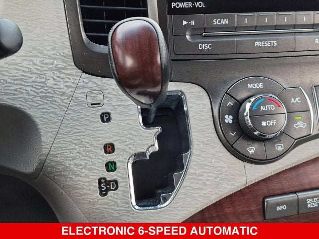 2014 Toyota Sienna XLE 8 Passenger