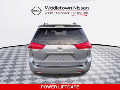 2014 Toyota Sienna XLE 8 Passenger