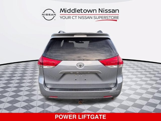 2014 Toyota Sienna XLE 8 Passenger